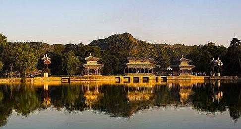 《最终幻想7：重制版》扎克斯Mod 与爱丽丝重聚让人感动